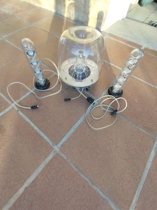 Altavoces Harman Kardon transparentes