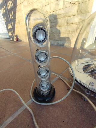 Altavoces Harman Kardon transparentes