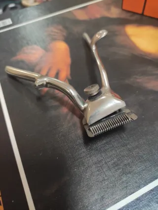 Máquina de cortar pelo antigua