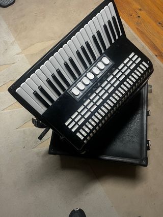 Acordeão Hohner Student 80 baixos