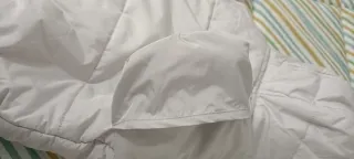 Buzo de bebé blanco con diseño de oso