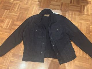 Cazadora vaquera Pull&Bear negra forro polar