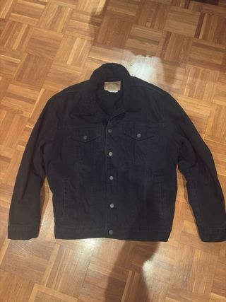 Cazadora vaquera Pull&Bear negra forro polar