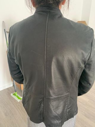 Chaqueta de piel mujer negra