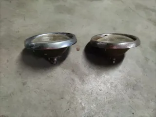 Faros y cerquillos Seat 850.