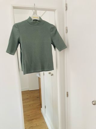 Jersey Zara verde cuello alto manga corta talla S