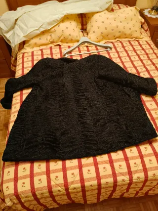 Abrigo de Astracán Negro