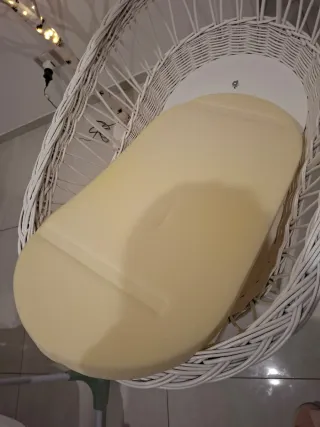 Culla vimini bianca con rotelle