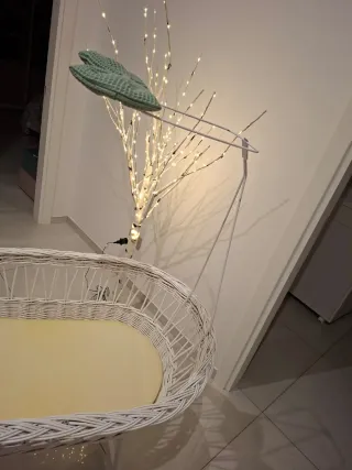 Culla vimini bianca con rotelle