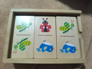 Dominó de animales de madera