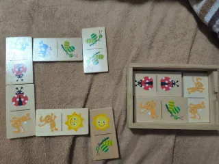 Dominó de animales de madera