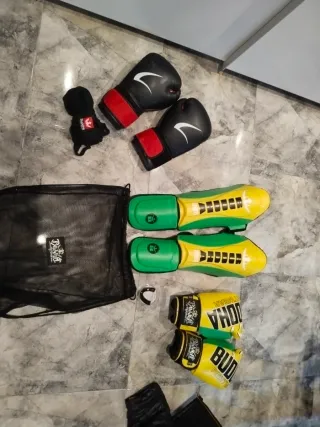 Guantes de boxeo y vendas Buddha