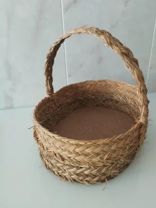 Cesta de mimbre con asas