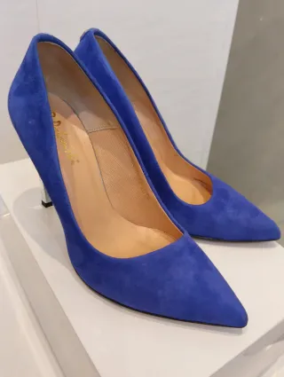 Tacones azules piel serraje T36, tacón 10cm