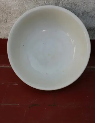 Palangana de cerámica antigua