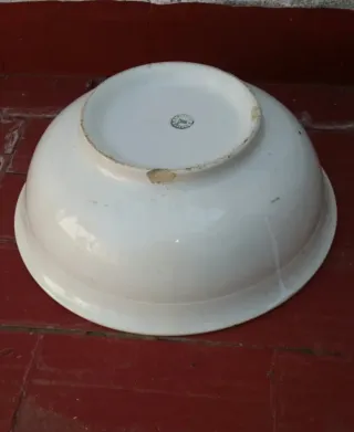 Palangana de cerámica antigua