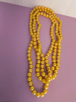 Collar de perlas doradas