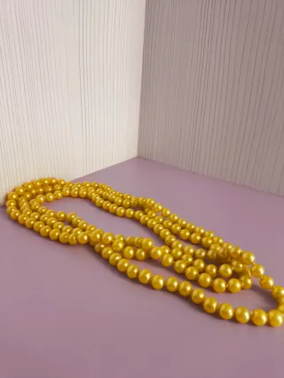Collar de perlas doradas