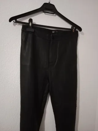 Pantalón polipiel negro talla S