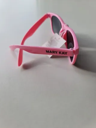Gafas de sol rosas Mary Kay