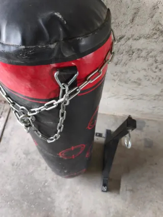 Saco de boxeo con soporte