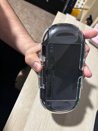 PS Vita Negra + FIFA 13 + 8GB + Cargador