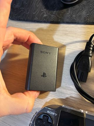 PS Vita Negra + FIFA 13 + 8GB + Cargador