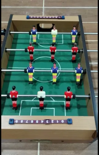Futbolín de mesa con contador integrado