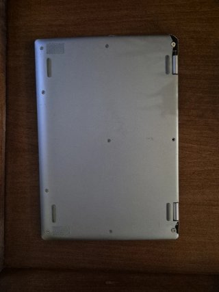 Lenovo Yoga 330 con cargador original nuevo.
