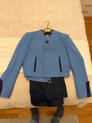 Traje de corto hombre azul y negro