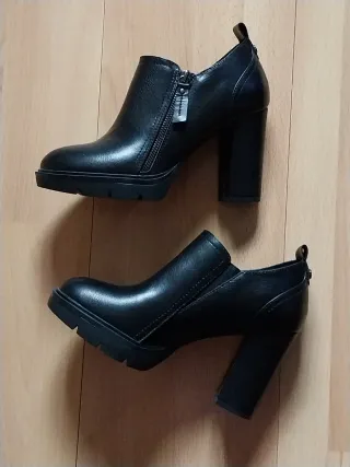 Zapatos negros de tacón