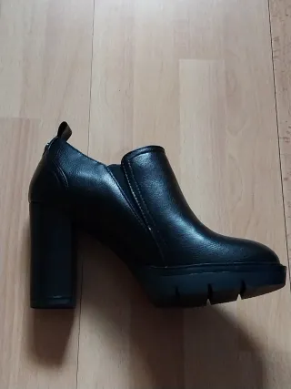 Zapatos negros de tacón