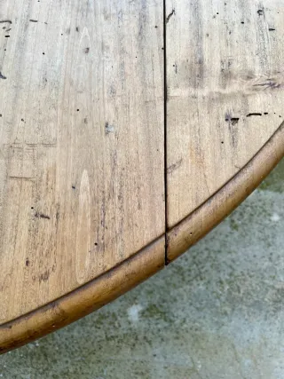 Mesa rústica de masía, con alas plegables y cajón