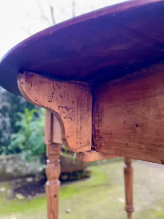 Mesa rústica de masía, con alas plegables y cajón