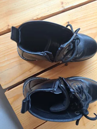 Botas negras con tachuelas Talla 35