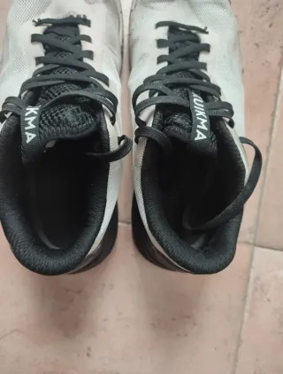 Scarpe sportive KUIKMA bianche e nere