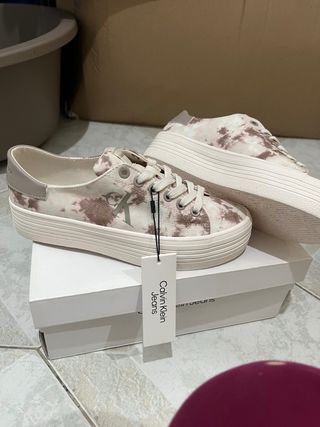 Scarpe Calvin Klein Jeans Beige/Marrone numero 38.