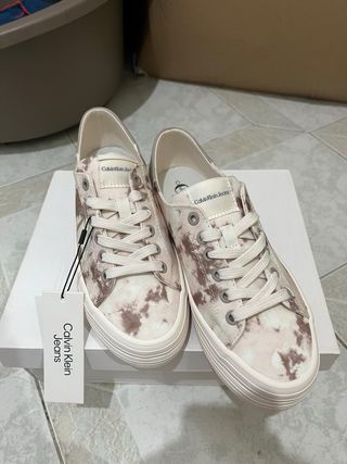 Scarpe Calvin Klein Jeans Beige/Marrone numero 38.