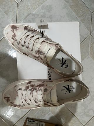 Scarpe Calvin Klein Jeans Beige/Marrone numero 38.
