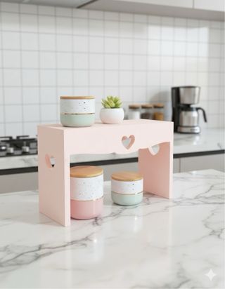 Alzatina porta barattoli rosa con cuori inciso