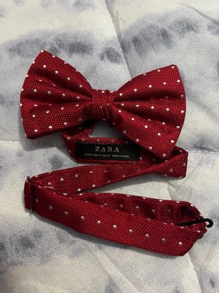 Pajarita zara roja con lunares blancos