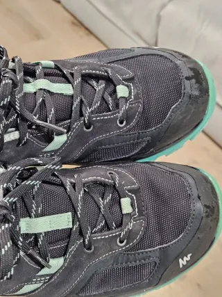 Zapatillas Quechua negras y turquesa