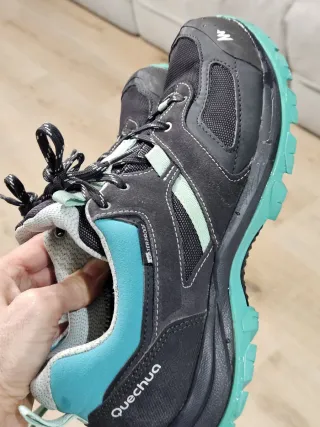 Zapatillas Quechua negras y turquesa