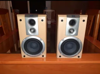 Altavoces JBL Marrones y Plateados