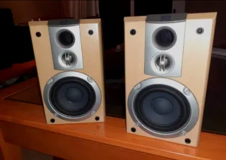 Altavoces JBL Marrones y Plateados