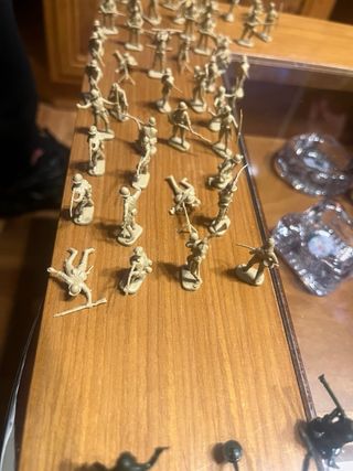 Antichi soldatini da guerra (100 figure)