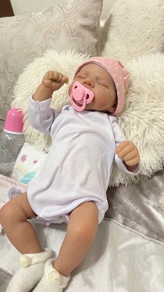 Bebé realista durmiente con cuerpo de tela y goma