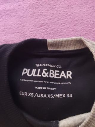 Sudadera Pull and Bear estampada talla XS