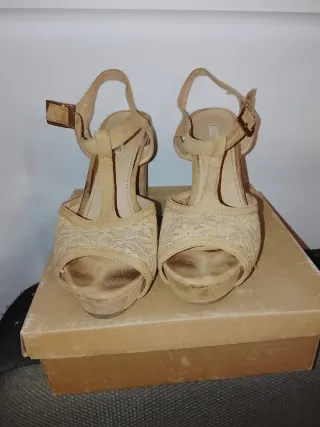 Sandalias de tacón beige