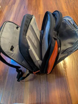 Mochila Tech Air Azul marino y Naranja